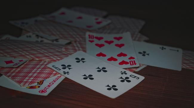 扑克牌憋7玩法
