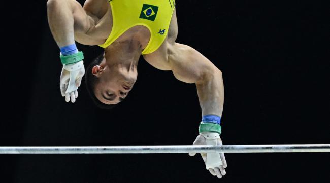奥运会撑杆跳高世界纪录保持者是谁