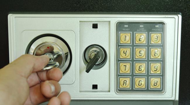 电信送的门锁密码怎么改啊