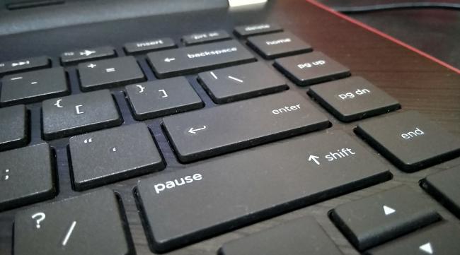 笔记本键盘键抠下来还能安上吗