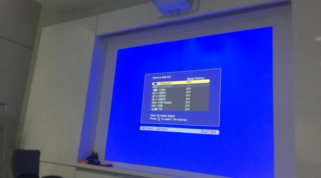 监控显示器的大屏滚动屏怎么调亮度