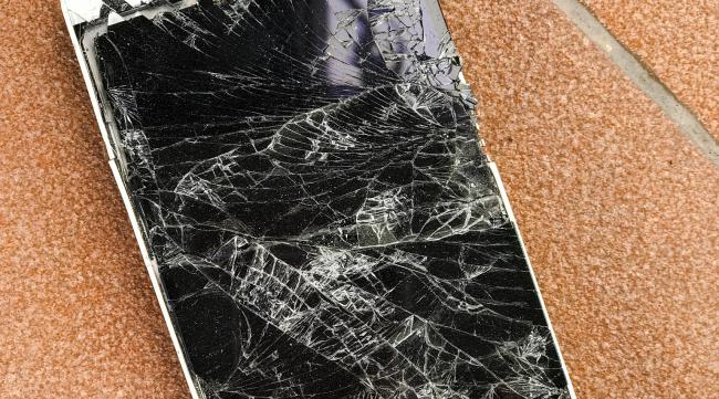 手机摔了一次屏幕花了还能修吗