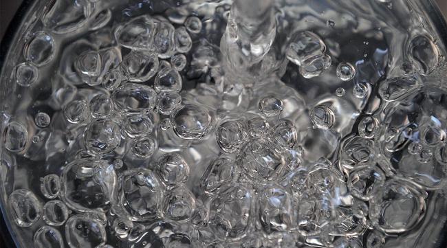 玻璃制品中的汽泡是如何产生的呢