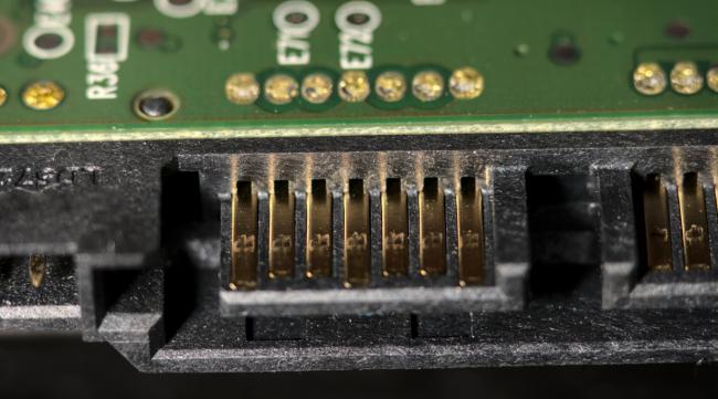 25寸机械硬盘的接口怎么区分型号