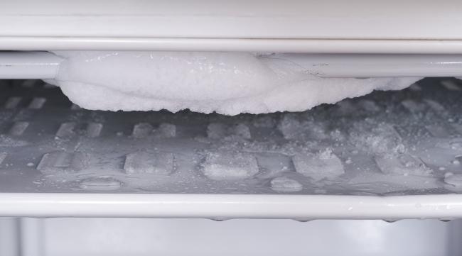 冰箱冷冻室结霜不结冰怎么回事儿
