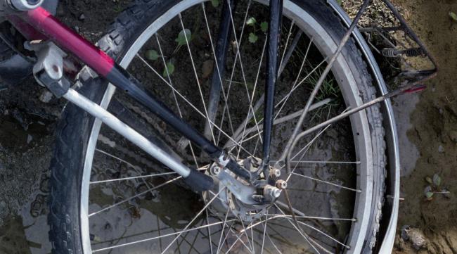 自行车一体轮变形怎么修复的