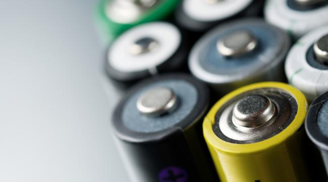 新锂电池充不进电亮绿灯