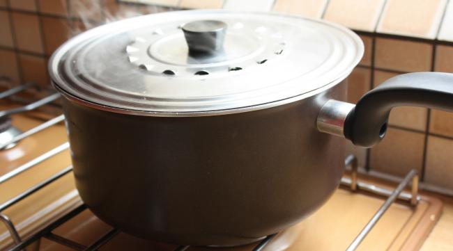 苏泊尔电压力锅炖肉一直排气对吗