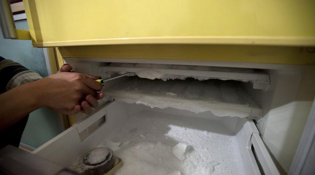 冰箱保鲜层起冰是怎么回事
