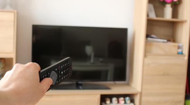 壁挂式电视机怎么调节高低屏
