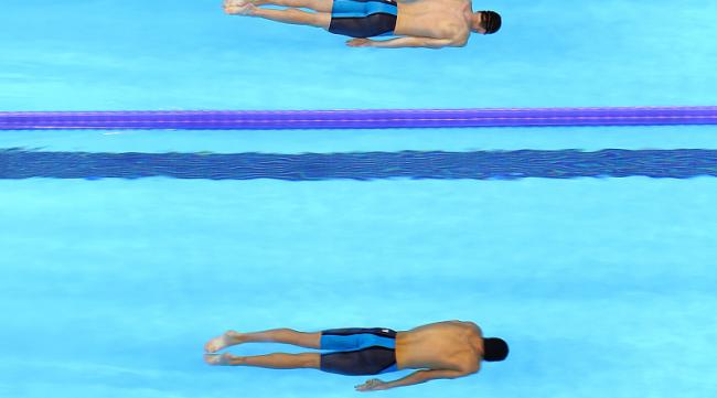 100米仰泳转身方法图解