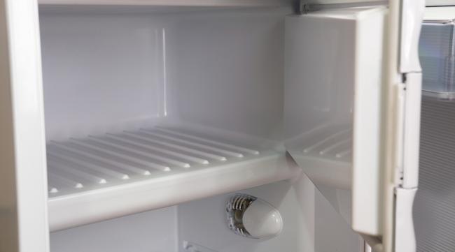 容声四门冰箱冷冻室盖板怎么拆