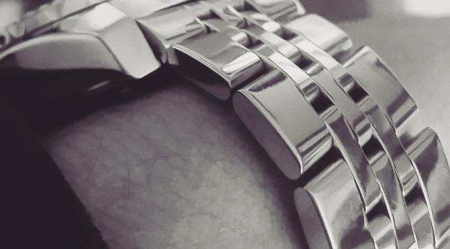 钢带手表换皮带的方法