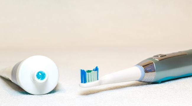 电动牙刷怎么用使用
