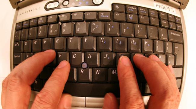 笔记本电脑自带键盘容易坏吗