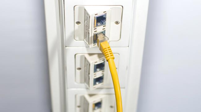 家庭网线插座怎么连接路由器