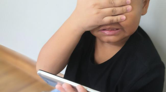 儿童看手机对眼睛有什么危害吗
