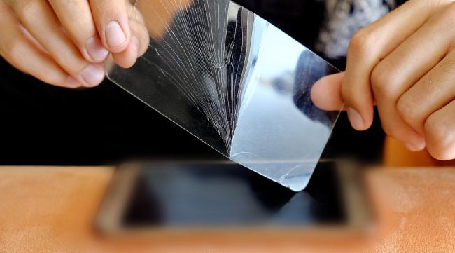 如何切割手机钢化玻璃膜