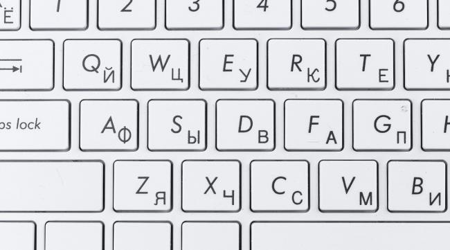 电脑输入法怎么全是大写字母了呢