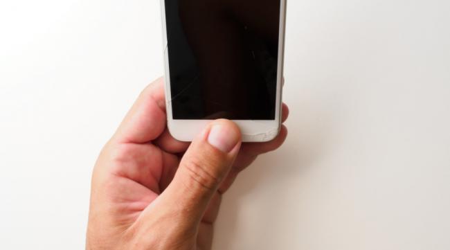 苹果手机放在口袋里老是误触屏幕