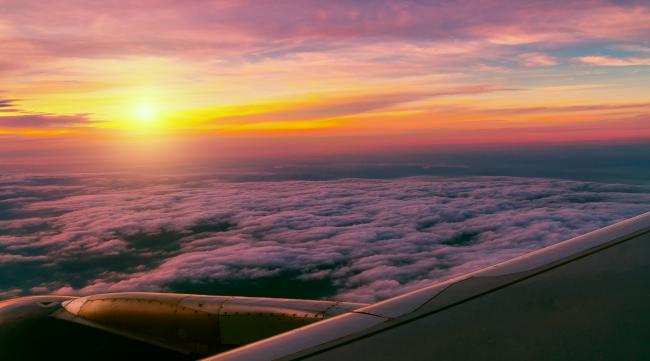 飞机上看日出日落