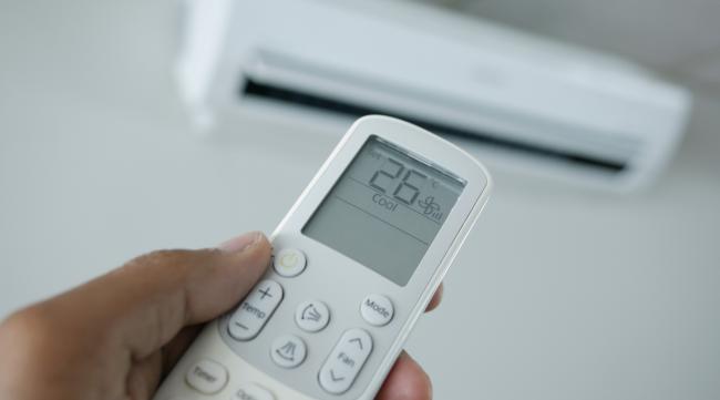 挂式空调不用遥控器怎么制热的