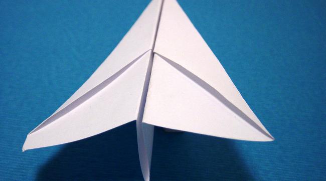 纸飞机折法怎样飞得超高视频