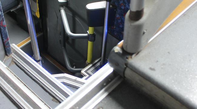公交车驾驶座椅调法图片