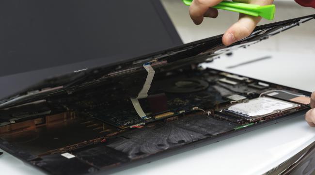 笔记本电脑磕掉了一块怎么修复呢