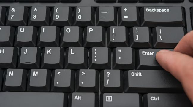 电脑全键盘怎么出来