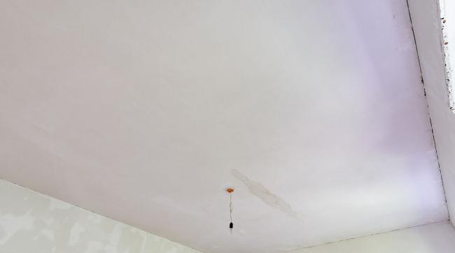 天花板水泥脱落应该怎样处理呢