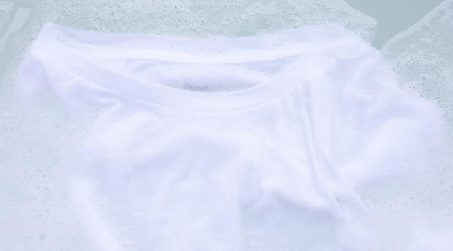 为什么白色衣服洗了变透明了
