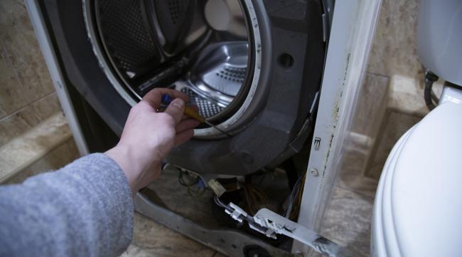 洗衣机运输螺栓怎么拆卸