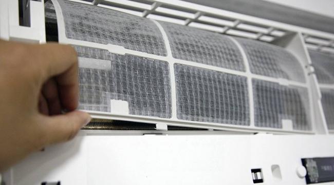 美的挂壁空调如何拆过滤网图解