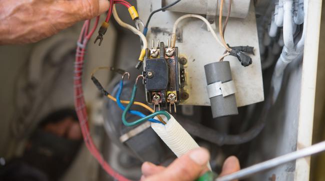 空调压缩机连电怎么修复