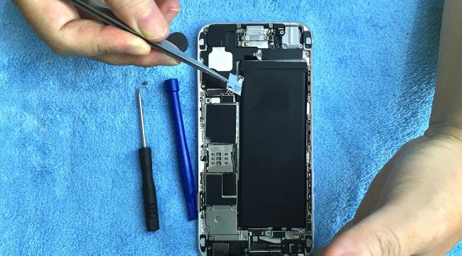 苹果5s换电池后蓝屏了