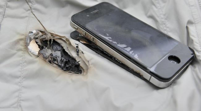 iPhone手机后壳碎了
