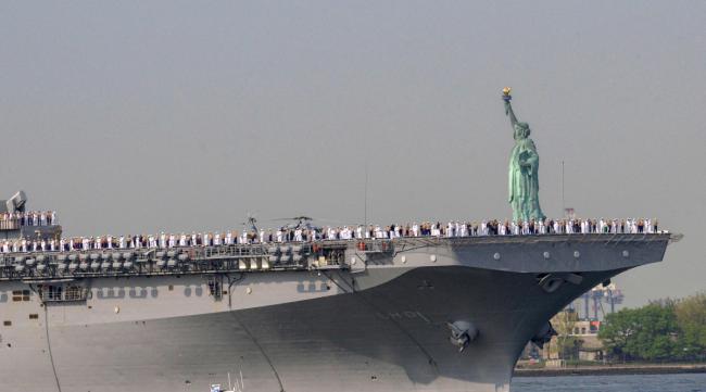 美国最大的航母能搭载多少战机呢