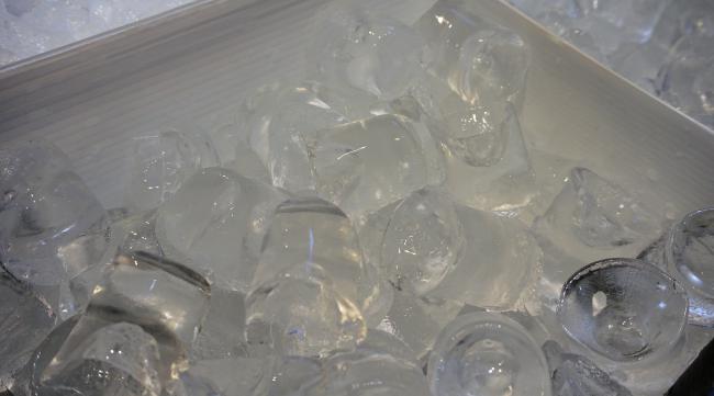 怎么做出完全透明的冰