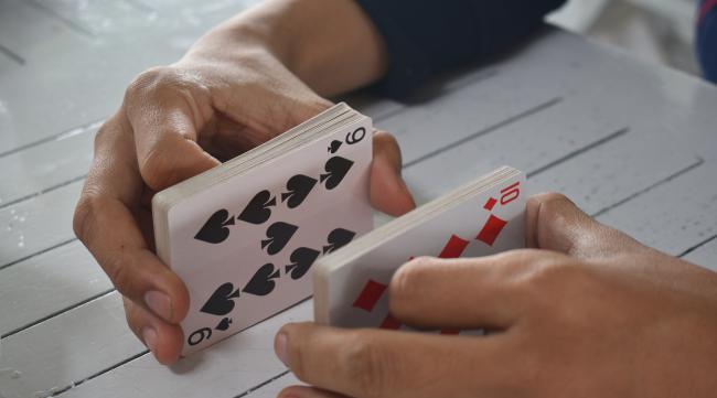 飞扑克牌怎么快和远简单易学