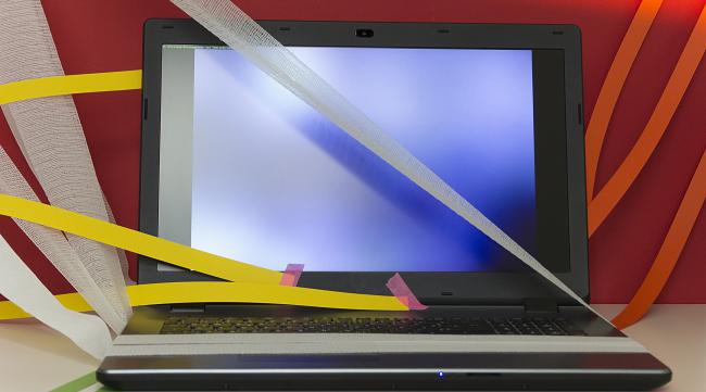 电脑的屏幕贴膜怎么撕下来的