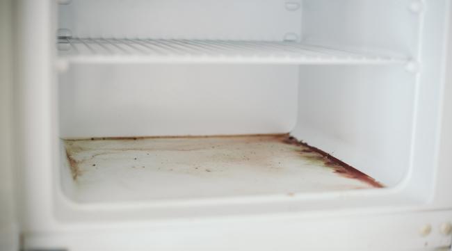 冰箱冷冻室内壁破了个洞怎么办呢