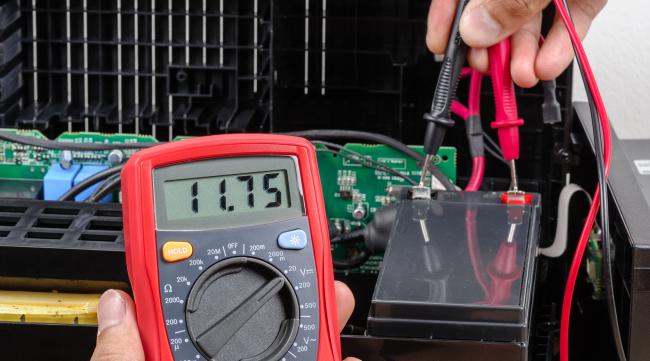 如何检测蓄电池电压低