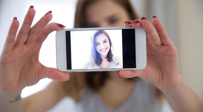 手机如何设置拍照瘦脸功能呢