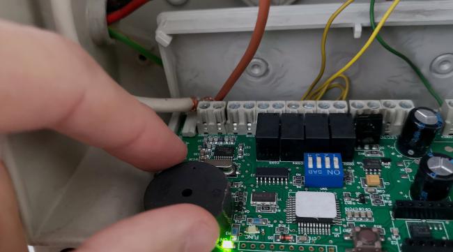 热水器电脑板坏了怎么拆卸