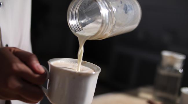 做咖啡的牛奶怎么手动打发的