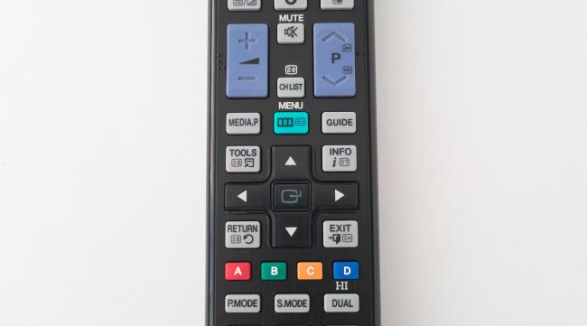 长虹电视新买的遥控器怎么用