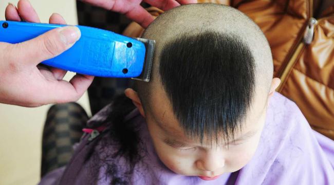 如何给宝宝剪头发