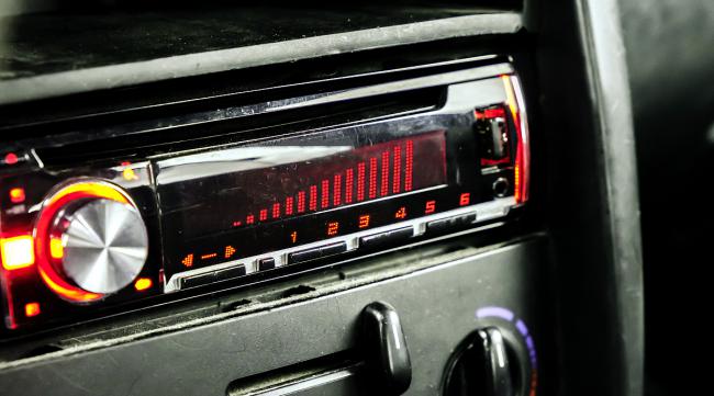 汽车收音机有杂音怎么办