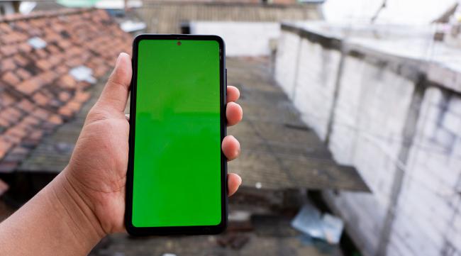 手机屏幕出现绿色条纹怎么解决呢